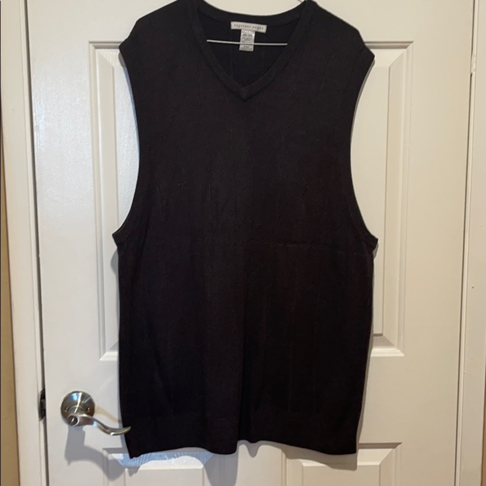 Geoffrey Beene v neck vest